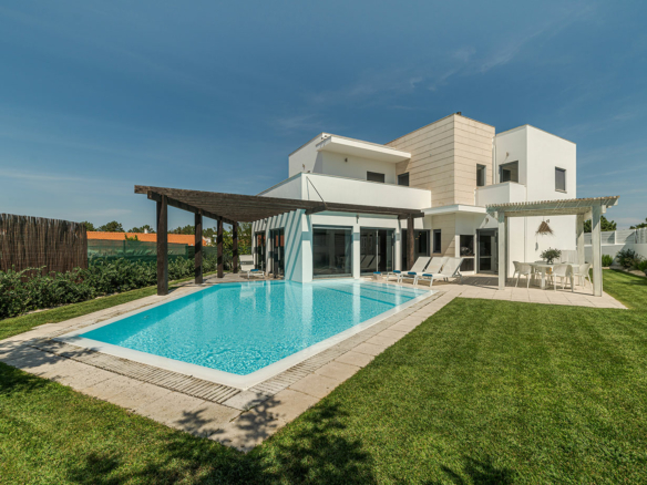Renovated Villa Water Front
